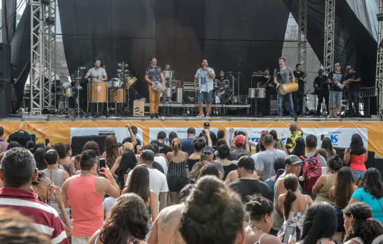 Inimigos da HP agitam o público no segundo dia do Festival de Verão do Riacho Grande