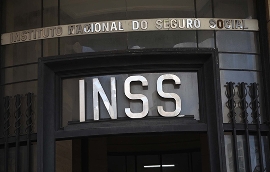 INSS recebe aval para contratar 7.400 aposentados e militares para atendimento