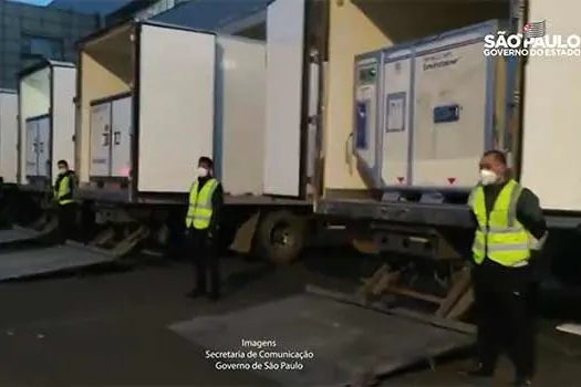 Novo lote de insumos já está no aeroporto de Pequim à espera de embarque ao Brasil