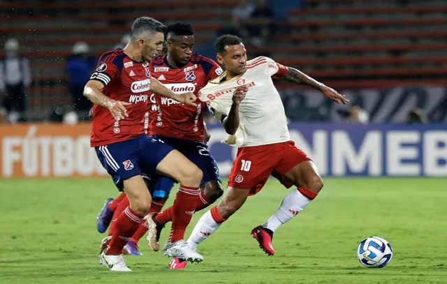 Internacional estreia com empate na Libertadores no dia do 114º aniversário