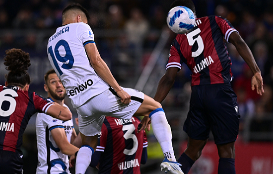 Inter leva virada do Bologna em jogo atrasado na Itália