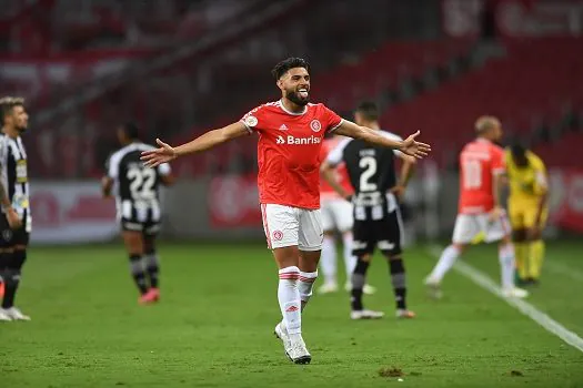 Internacional vence Botafogo de virada e sobe para a 5ª colocação