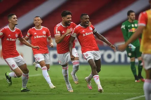 Internacional vence Bragantino em casa e abre distância na liderança do brasileirão