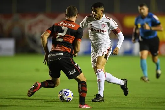 Fora de casa, Inter bate Vitória e abre vantagem na Copa do Brasil