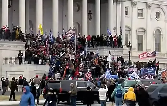 Invasão ao Capitólio foi tentativa de golpe e teve Trump como líder