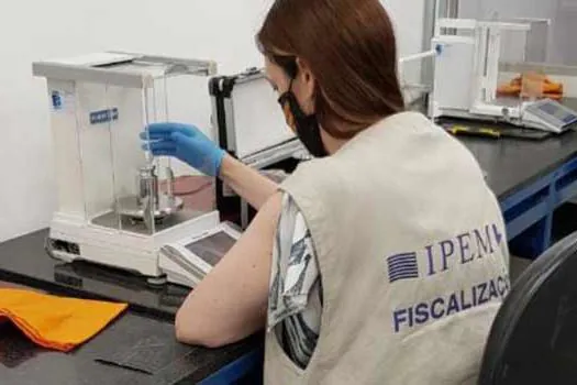 Ipem-SP verifica pesos padrão para indústria e oficinas de manutenção de balanças em SBC