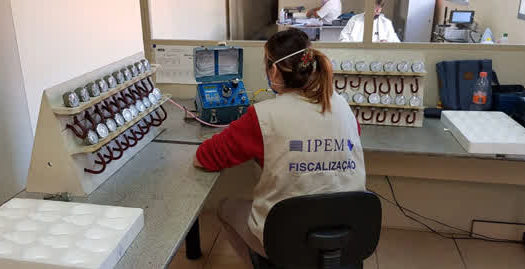 Ipem-SP verifica aparelhos de medir pressão arterial em São Bernardo do Campo