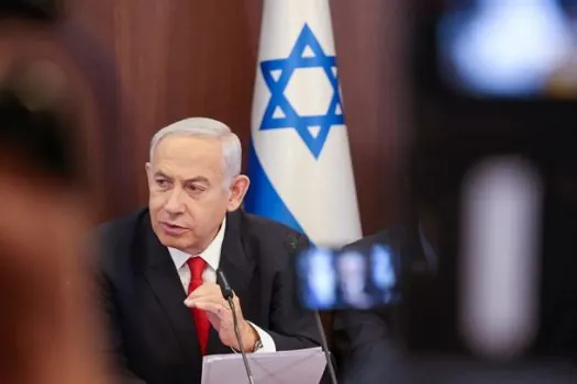 Israel aprova lei que protege Netanyahu de ser removido do cargo