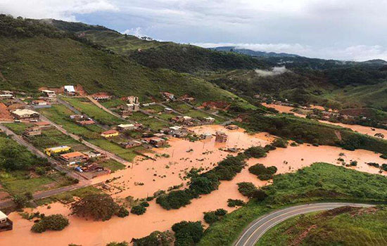 Bombeiros encontram mais três soterrados em Santa Maria de Itabira