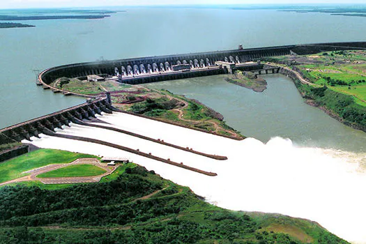 Brasil e Paraguai cancelam ata sobre compra de energia de Itaipu