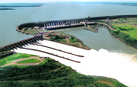 Brasil e Paraguai cancelam ata sobre compra de energia de Itaipu