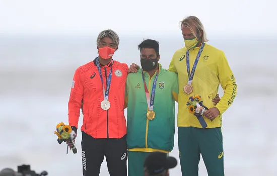 No quinto dia das olimpíadas Brasil ganha ouro no surfe e bronze na natação