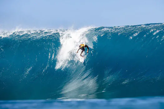 Final do Circuito Mundial de Surfe deve acontecer hoje (13)