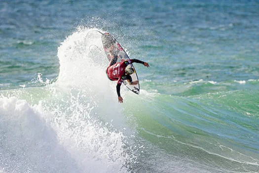 Brasil classifica quatro surfistas à próxima fase na etapa de Peniche