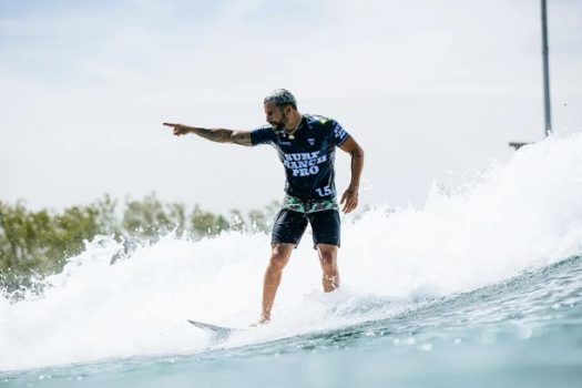 Italo Ferreira vence etapa Abu Dhabi da WSL e se torna número um do mundo