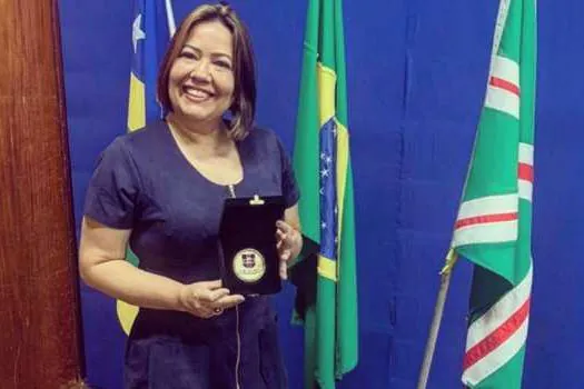 Professora de São Bernardo do Campo ganha prêmio do Conselho Federal de Biomedicina