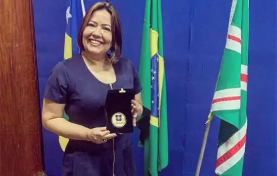 Professora de São Bernardo do Campo ganha prêmio do Conselho Federal de Biomedicina