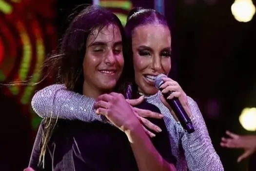 Filho de Ivete Sangalo dá um show na bateria e ganha elogios