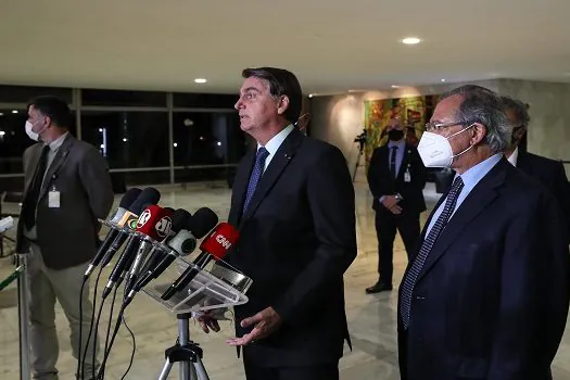 Bolsonaro: ‘Mandetta é aquele do fique em casa e continue sem ar’