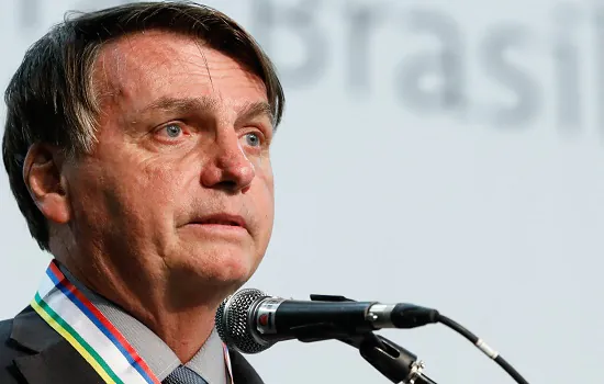 Bolsonaro defende previsibilidade e sugere mudança em política da Petrobras