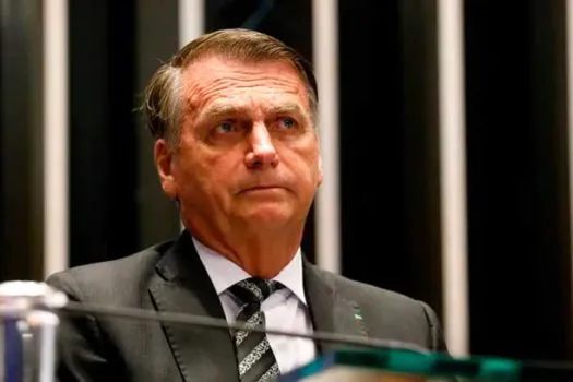 Bolsonaro vai ao STF contra Lula e Gleisi por ofensas