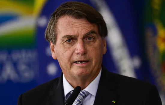 Presidente Bolsonaro fala sobre Auxílio Brasil e prioridades para 2022