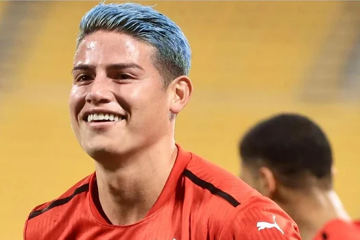 James Rodriguez se oferece para o Valencia para “dar assistências a Cavani”