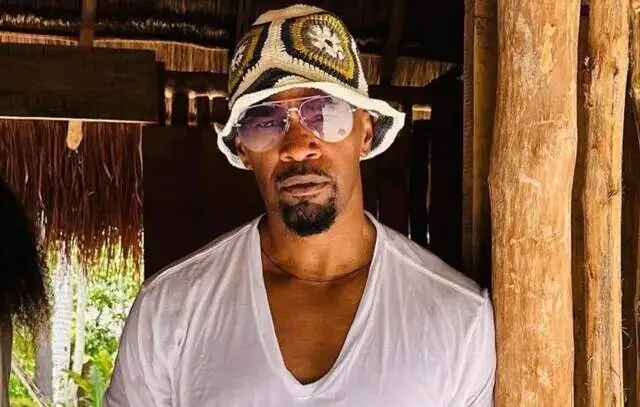 Jamie Foxx agradece apoio após internação médica: ‘Posso ver a luz’