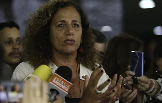 Jandira Feghali fala sobre crise envolvendo Moro durante debate sobre Previdência