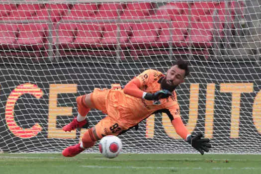 Jandrei se recupera após um mês sem jogar e viaja com o São Paulo para Minas