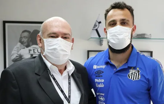 Santos anuncia a contratação do goleiro Jandrei: ‘Feliz demais por estar aqui’