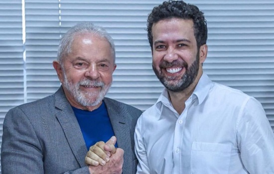 Janones desiste de candidatura para apoiar Lula