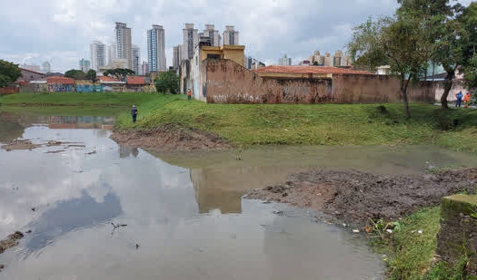 Jardim Bom Pastor recebe limpeza para controlar impactos causados por fortes chuvas