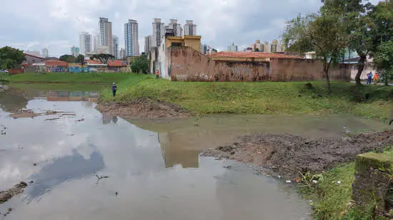 Jardim Bom Pastor recebe limpeza para controlar impactos causados por fortes chuvas