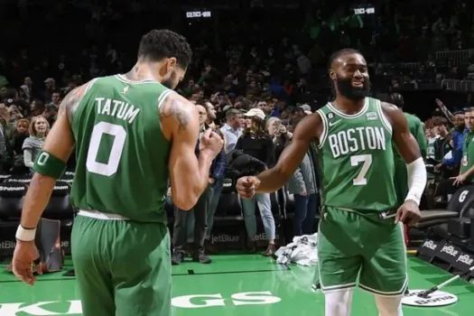 Jaylen Brown brilha, Celtics batem Pelicans e alcançam 30ª vitória na NBA