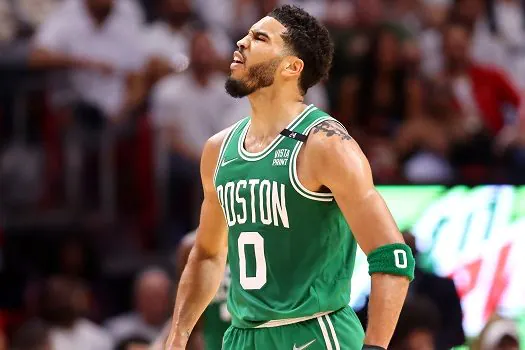 Celtics reagem, vencem Miami fora e empatam final da Conferência Leste da NBA