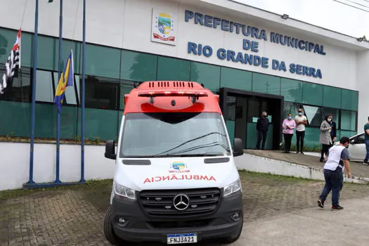 JBS entrega ambulância em Rio Grande da Serra