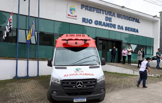 JBS entrega ambulância em Rio Grande da Serra