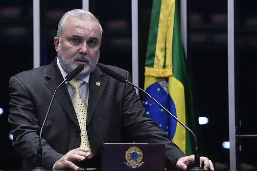 Regime de partilha é ‘coisa conquistada’ que não deve mudar, diz senador do PT