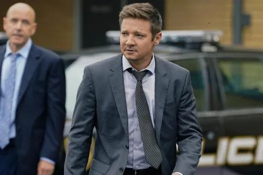 Com lesões no tórax e perna após acidente, ator Jeremy Renner passa por cirurgia