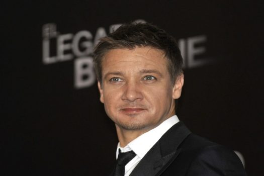 Jeremy Renner agradece equipe médica em aniversário após acidente com limpa-neve