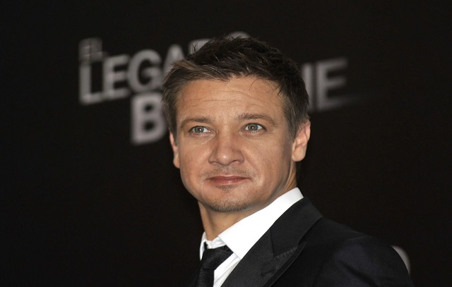 Jeremy Renner agradece equipe médica em aniversário após acidente com limpa-neve