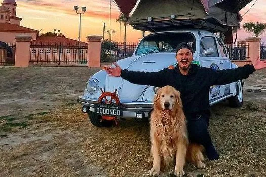 Brasileiro e cão que viajavam em fusca para o Alasca morrem em acidente nos EUA