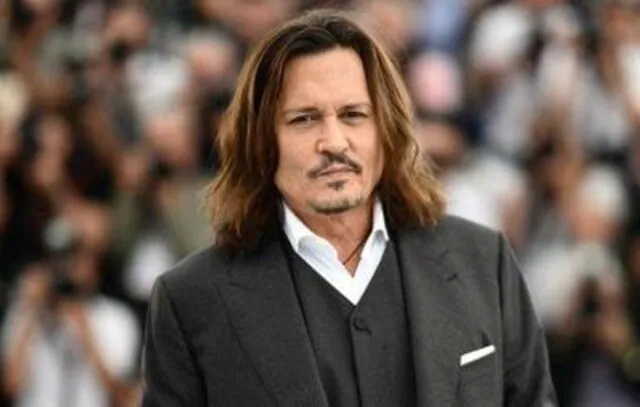 Johnny Depp é ovacionado por 7 minutos em Cannes; briga com ex ainda é pauta no festival