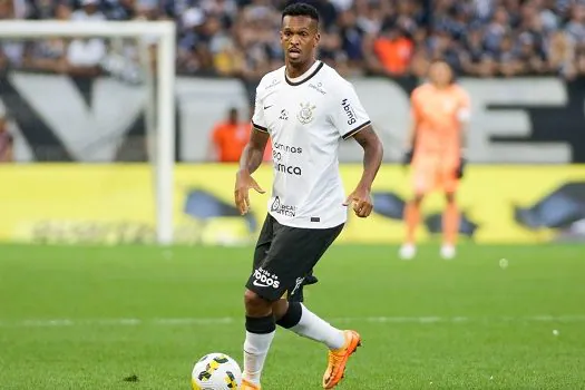 Com dores no joelho, Jô desfalca Corinthians contra o Red Bull Bragantino