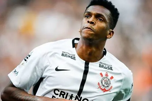 Corinthians aplica multa no atacante Jô por duas faltas seguidas nos treinos