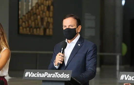 Doria assina decreto que classifica as igrejas como atividades essenciais em SP