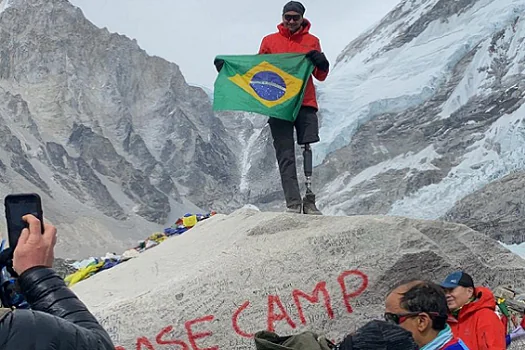 Goiano é o primeiro sul americano amputado a chegar no Monte Everest