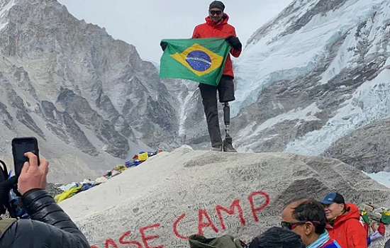 Goiano é o primeiro sul americano amputado a chegar no Monte Everest