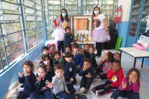 História “João Pé de Feijão” anima alunos da Escola Amauri do Nascimento